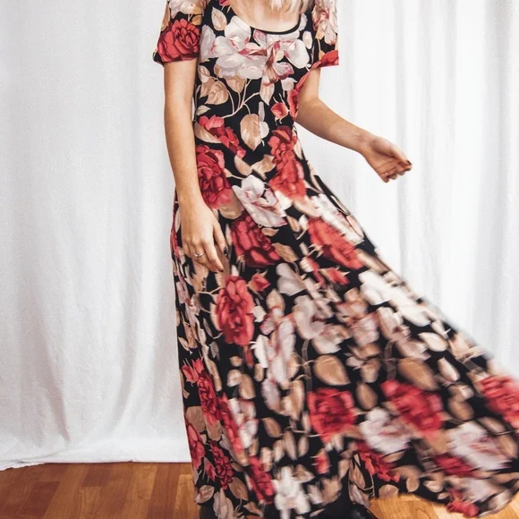 90s Floral Fit & Flare Maxi Dress - Picture 8 of 14